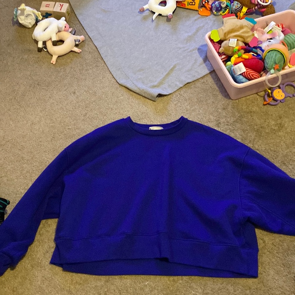 Cropped crew neck sweatshirt